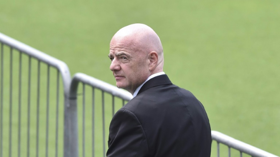 Infantino est&aacute; "horrorizado" tras las cr&iacute;ticas por su selfie en el velorio de Pel&eacute;