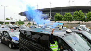 Transport des malades: les taxis menacent de nouveaux blocages avant la réunion au ministère des Transports avec Bayrou