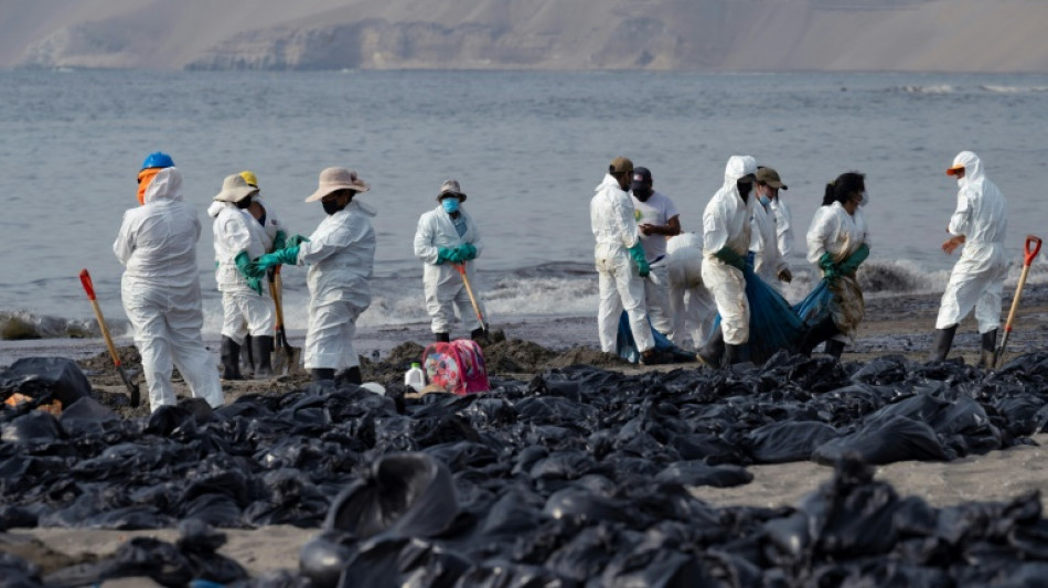 Au P&eacute;rou, les vacanciers ont d&eacute;sert&eacute; les plages souill&eacute;es de p&eacute;trole