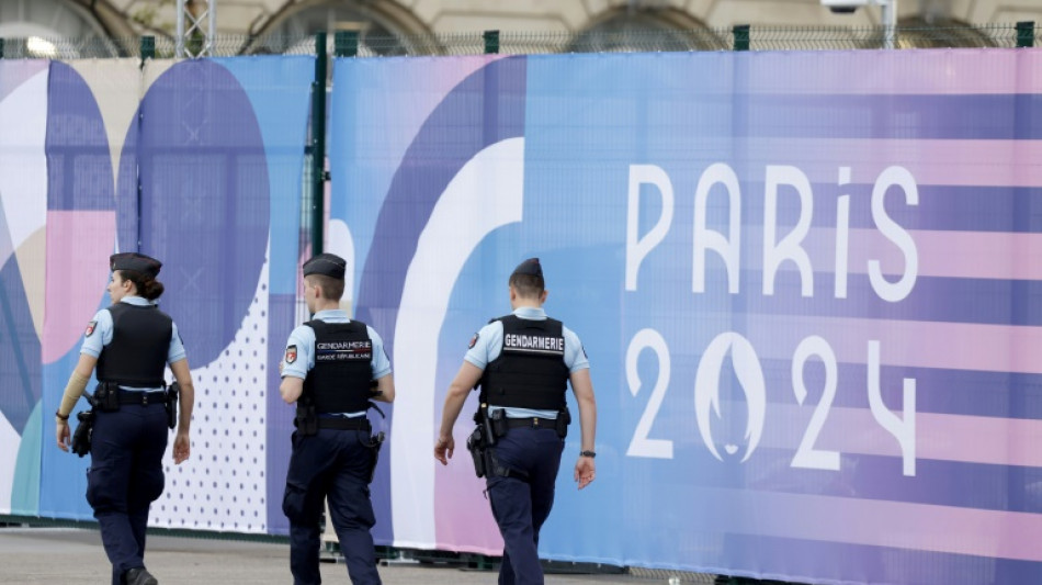 Centro de Paris tem segurança reforçada com chegada dos primeiros atletas à Vila Olímpica