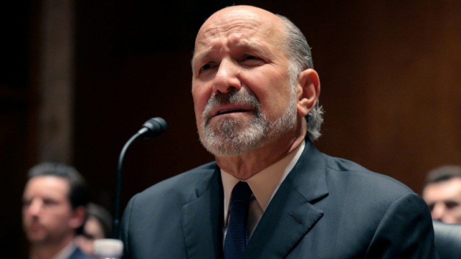 El secretario de Comercio de EEUU reconoce una visita a la isla de Epstein