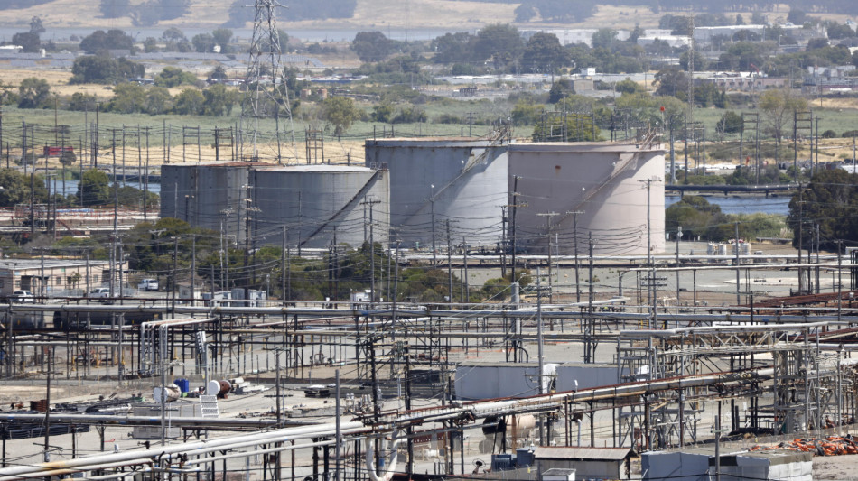 Il petrolio apre in calo a New York a 61,96 dollari