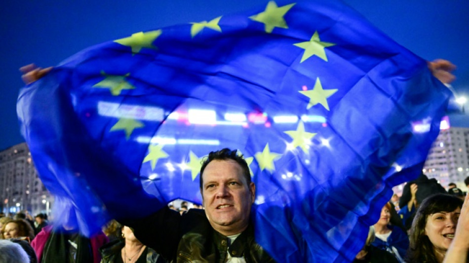 El candidato de ultraderecha lidera en la primera vuelta de las presidenciales de Rumania, según sondeos