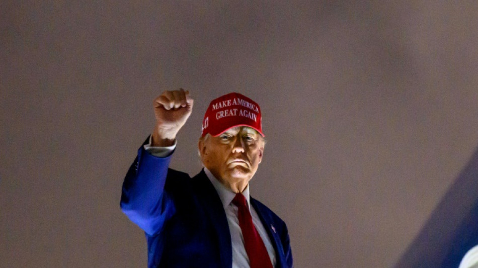 "Tenez bon", lance Trump pour l'entrée en vigueur des droits de douane de 10%