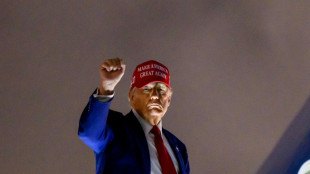 "Tenez bon", lance Trump pour l'entrée en vigueur des droits de douane de 10%