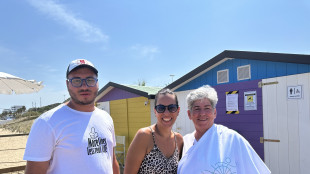 La 'spiaggia abile', anche operatore sanitario e interprete Lis