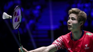 Shi downs Kunlavut to win first badminton world title, Yamaguchi takes women's crown