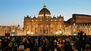 La place Saint-Pierre draine les foules avant les funérailles du pape