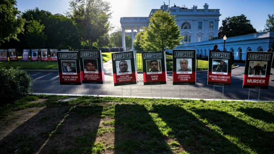 Malmené dans les sondages, Trump vante sa politique d'expulsions massives