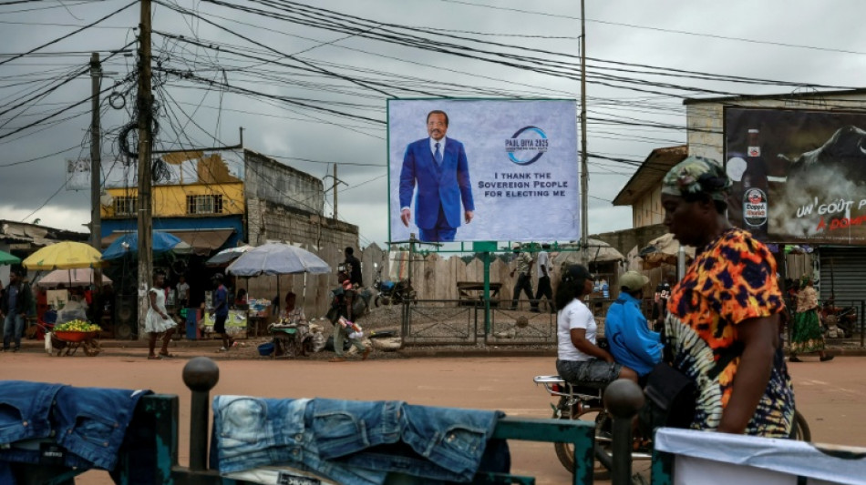 Présidentielle au Cameroun: le gouvernement admet des morts, l'UE et l'UA déplorent la violence de la répression 