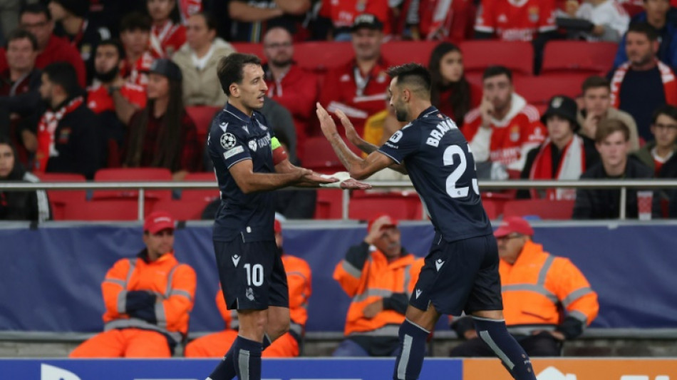 La Real Sociedad domina al Benfica y se coloca l&iacute;der de su grupo