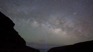 Scoperto un buco nero insolitamente grande e affamato