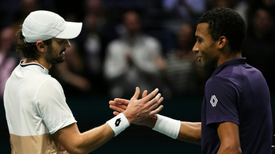 Masters 1000 de Paris: Auger-Aliassime stoppe Vacherot, Sinner file en demies