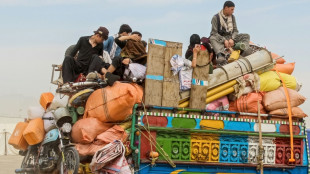 Pakistán afirma que más de 100.000 afganos abandonaron el país en abril por la campaña de expulsiones