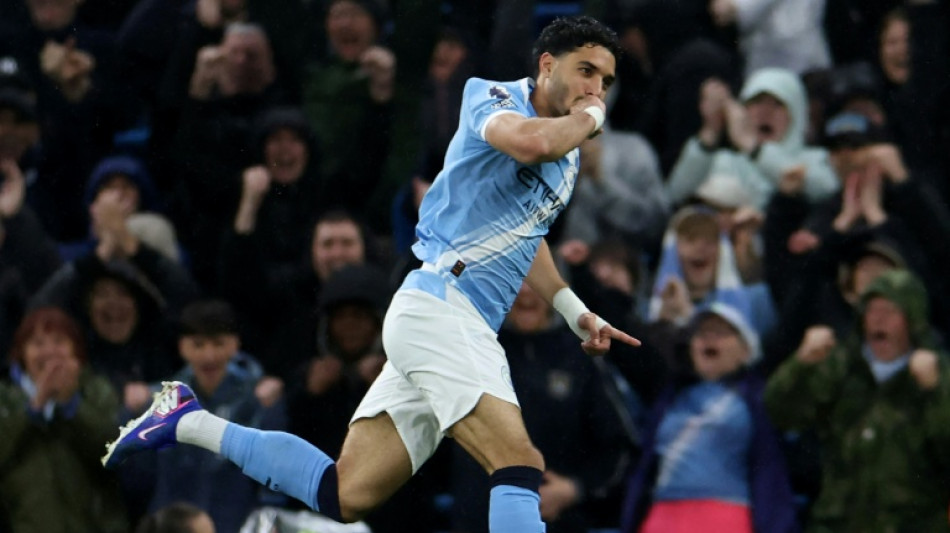 Man City see off Palace to keep pressure on Arsenal