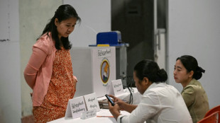 Abren las urnas en elecciones organizadas por la junta militar en Birmania