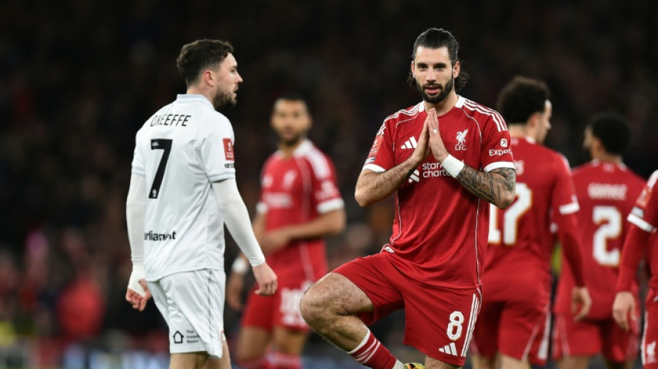 Liverpool goleia Barnsley (4-1) e avan&ccedil;a na Copa da Inglaterra