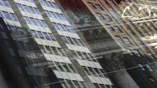 Wall Street fait une pause, entre indicateurs et guerre commerciale