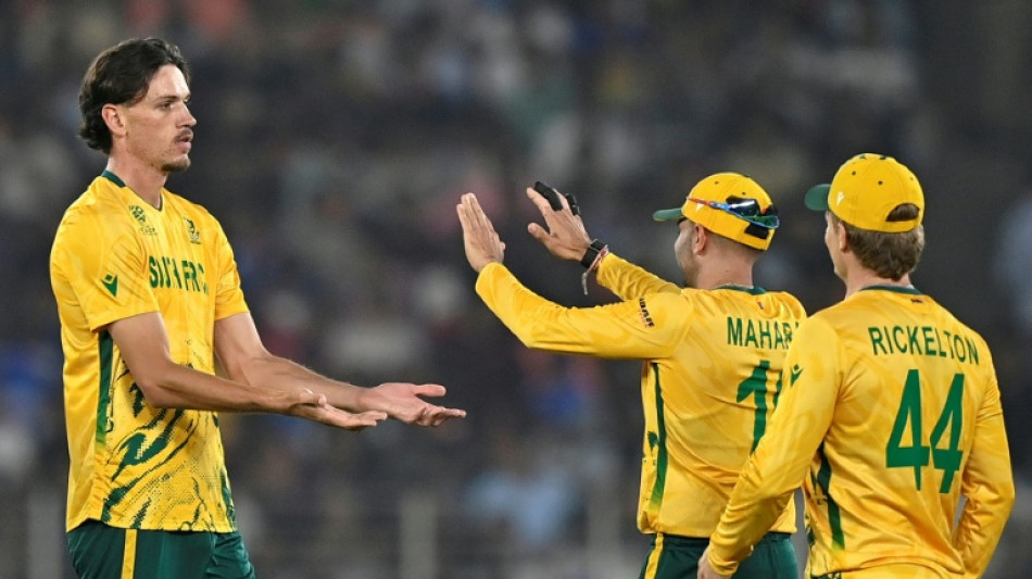 Jansen helps South Africa limit New Zealand to 175-7