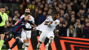 El Bar&ccedil;a empata y se la jugar&aacute; en Old Trafford, el Sevilla con pie y medio en octavos