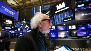 Wall Street finit en retrait, marquant une pause face aux incertitudes économiques