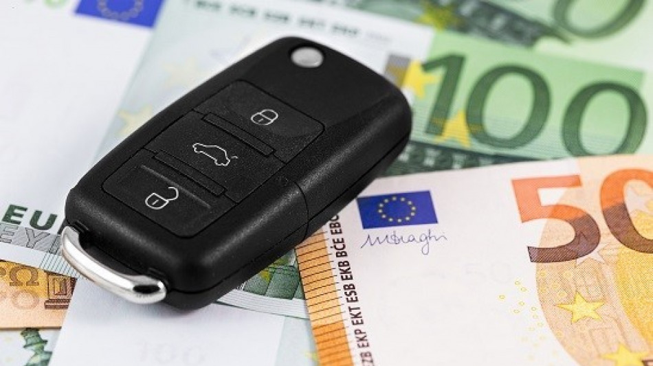Auto sempre pi&ugrave; care, aumentano prezzi anche per assicurazioni, cala usato