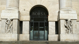 Borsa: Milano apre a -0,35% con Generali, Fineco, Mediolanum