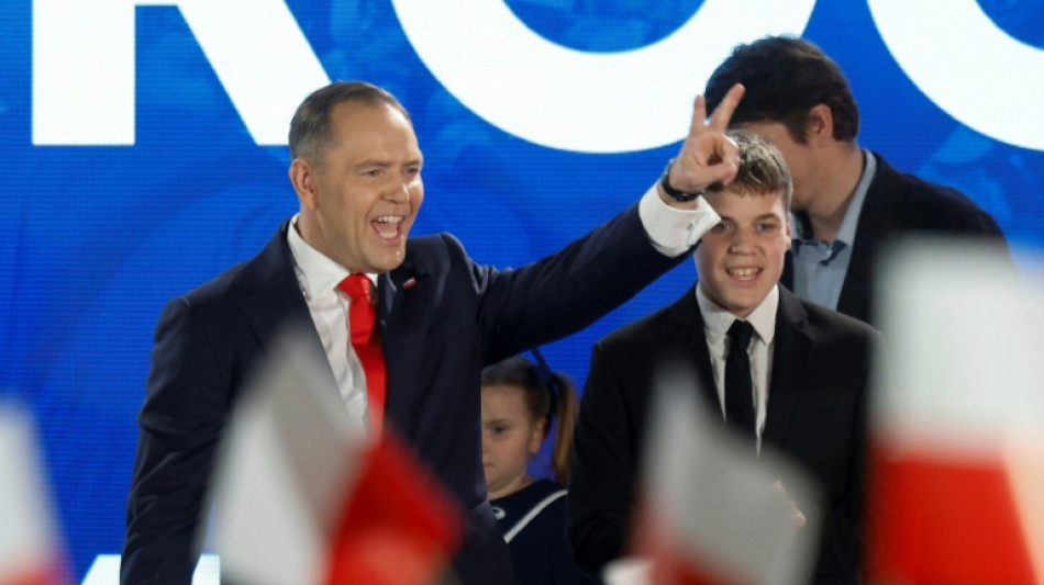 Présidentielle en Pologne: le candidat nationaliste en tête avec 51% des voix, selon une estimation
