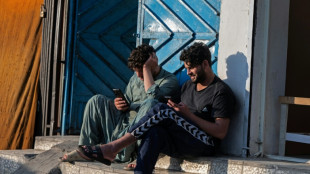 Afeganistão restringe acesso a redes sociais em celulares