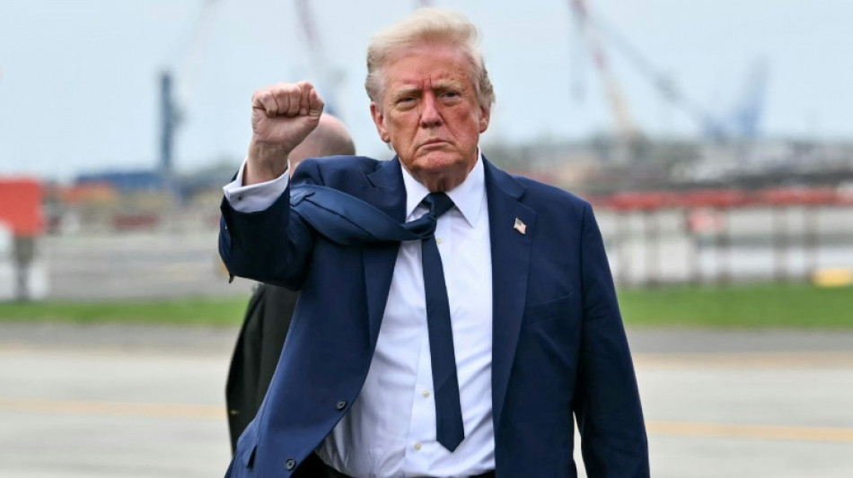 Après 100 jours, Trump "passe un très bon moment" mais les Américains déchantent