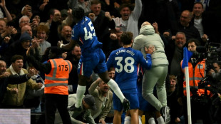 Chelsea vence Liverpool (2-1) com gol de Estêvão nos acréscimos; Arsenal é o novo líder