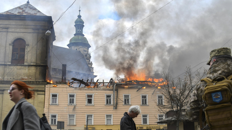 Kiev, 'pioggia di droni e missili russi, quasi 500 solo oggi'