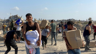 Dans la bande de Gaza affamée, la foule se rue sur un centre de distribution d'aide