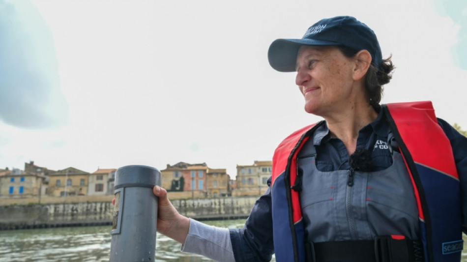 Sur le Rhône, à la recherche de microplastiques qui se fondent dans le vivant