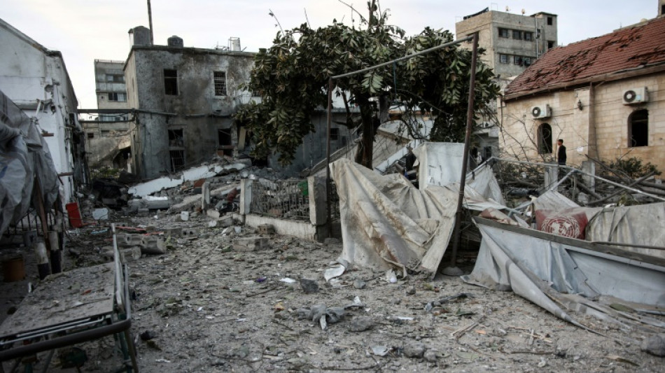 Un bombardeo israelí paraliza uno de los pocos hospitales en funcionamiento en Gaza