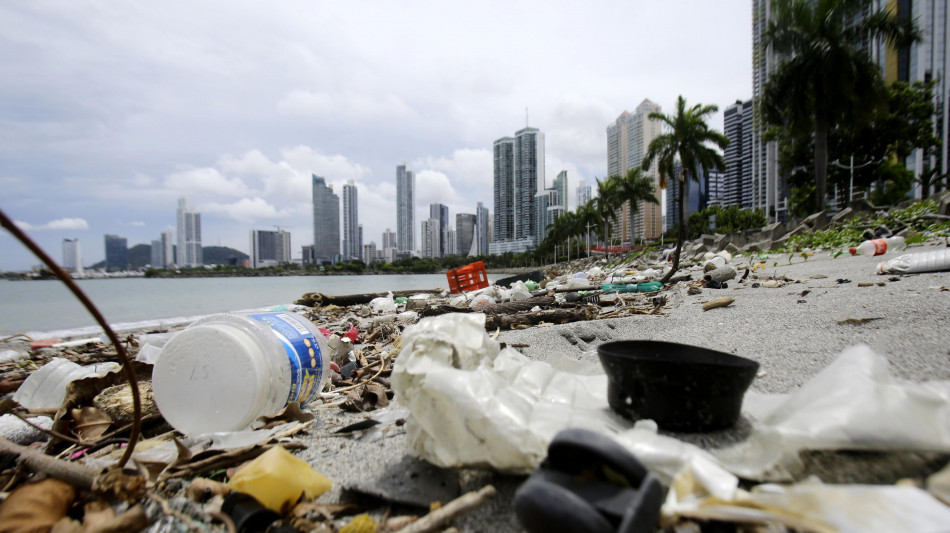 Ong, stallo sul trattato contro l'inquinamento da plastica