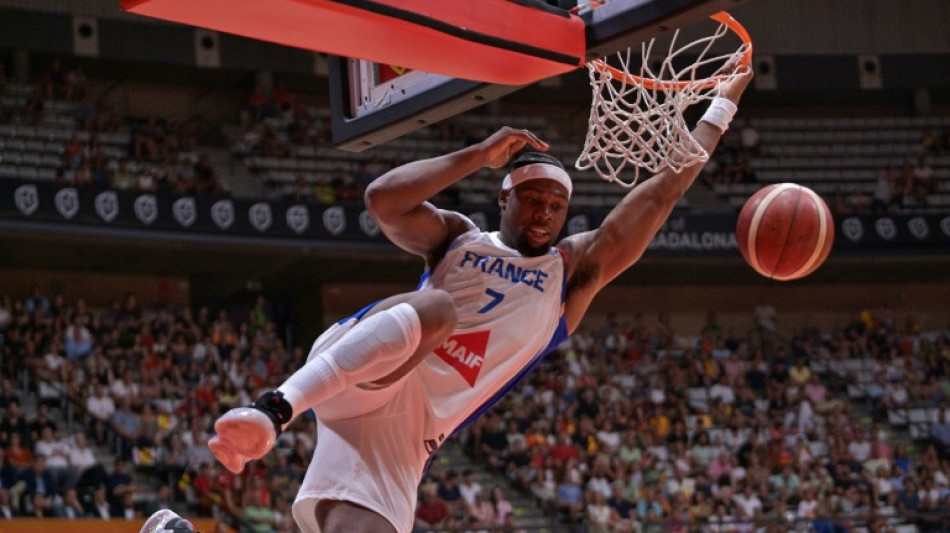 Basket: la France bat l’Espagne pour son premier gros test avant l’Euro