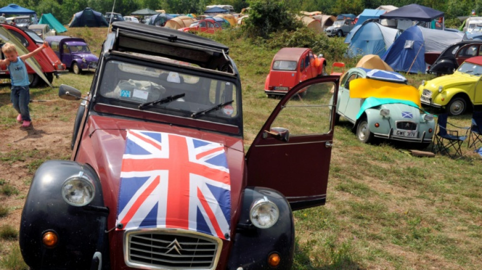 L'embl&eacute;matique 2CV "est de retour", en version &eacute;lectrique, annonce Stellantis
