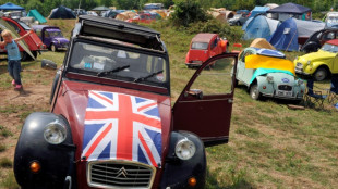 L'embl&eacute;matique 2CV "est de retour", en version &eacute;lectrique, annonce Stellantis