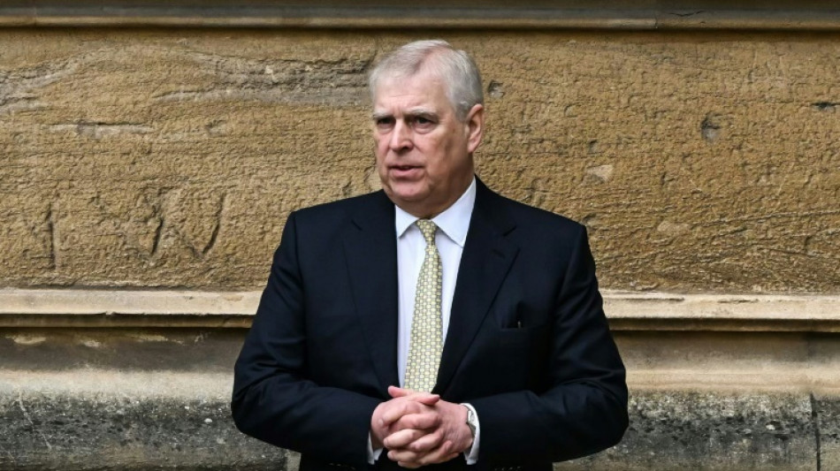 Reino Unido pesquisa arquivos sobre ex-pr&iacute;ncipe Andrew
