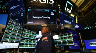 Wall Street ouvre en hausse, se réjouit d'un accord entre Washington et Londres 