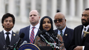 Deputata dem Usa spruzzata con una sostanza sconosciuta mentre parla a Minneapolis