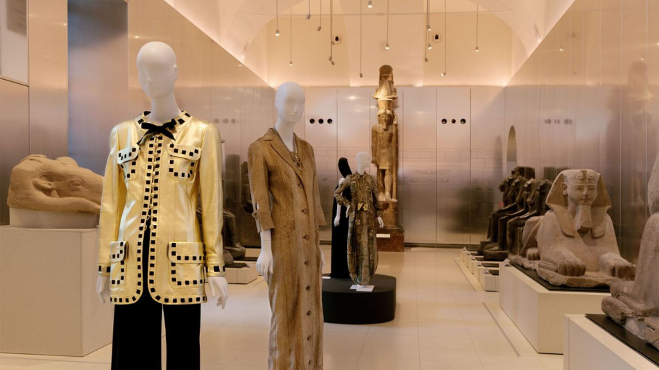 Dal faraone alla passerella: la moda contemporanea incontra l'Egitto antico