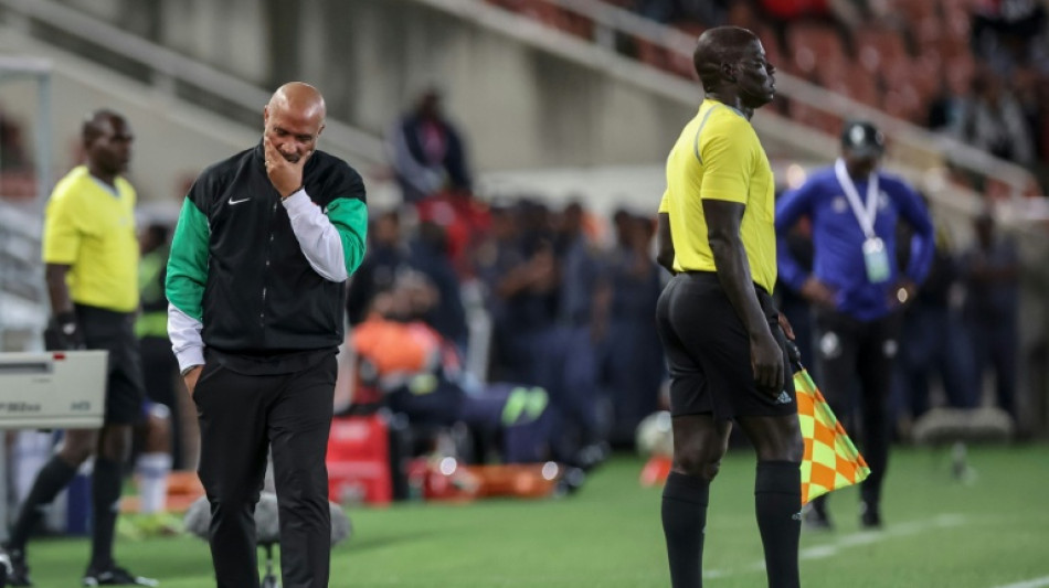 Treinador da Nig&eacute;ria acusa RD Congo de usar 'vudu' para vencer repescagem da Copa do Mundo