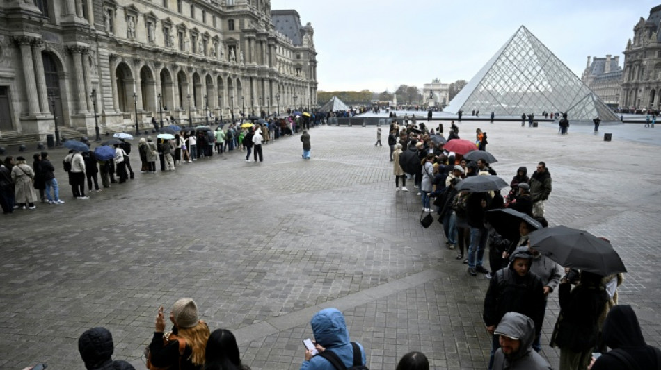 Louvre unter Druck: Massiver Ticketbetrug und neuer Wasserschaden