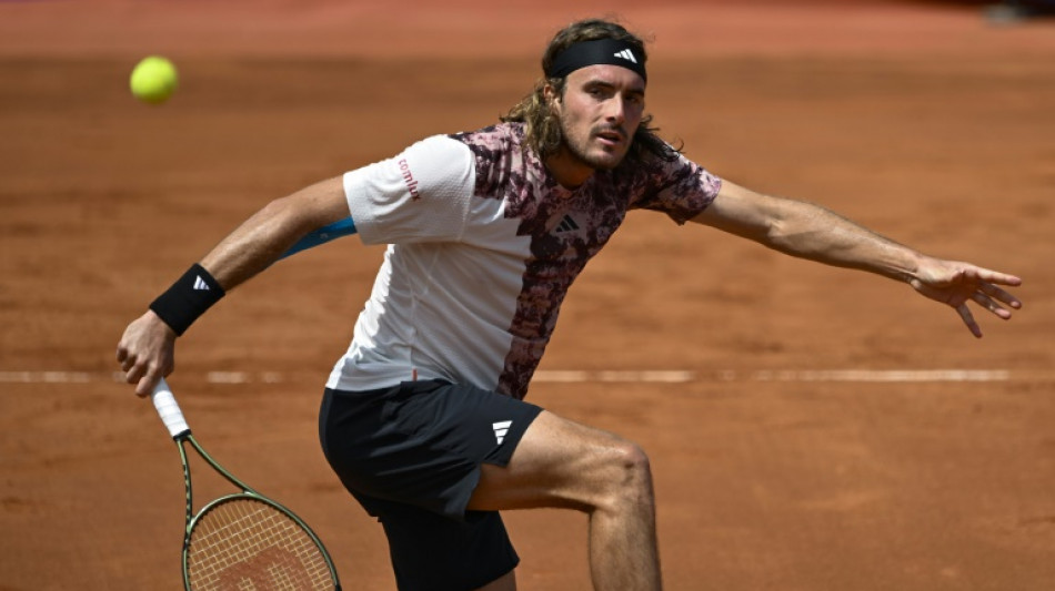 Tsitsipas pasa a semifinales en Barcelona tras derrotar a De Mi&ntilde;aur