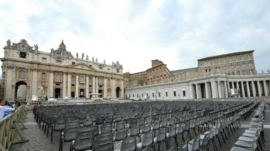 Foule de fidèles et dirigeants étrangers à la messe inaugurale de Léon XIV 