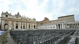 Foule de fidèles et dirigeants étrangers à la messe inaugurale de Léon XIV 