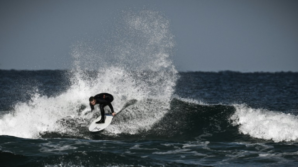 Surf: Pierre Rollet ou l'irr&eacute;sistible "envie d'&eacute;crire en grand sur les vagues"