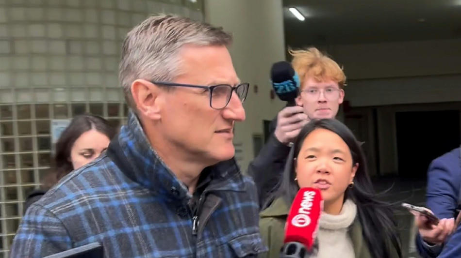 Ex-chefe de pol&iacute;cia da Nova Zel&acirc;ndia admite posse de material sexual infantil e zoof&iacute;lico